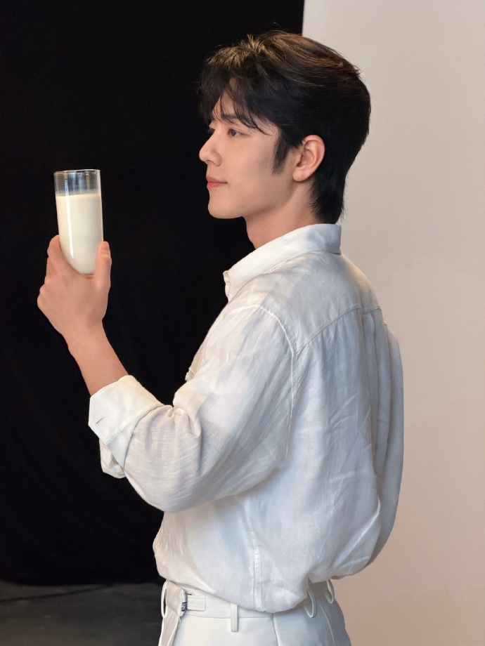 Xiao Zhan – Sweet Smile